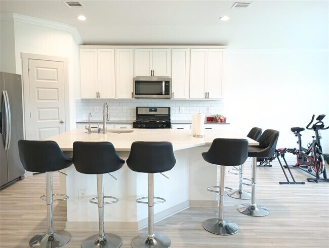 Building Photo - 3335 Balboa Grove Ln