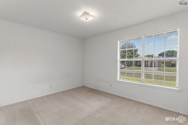 Building Photo - 212 Dirks Dr