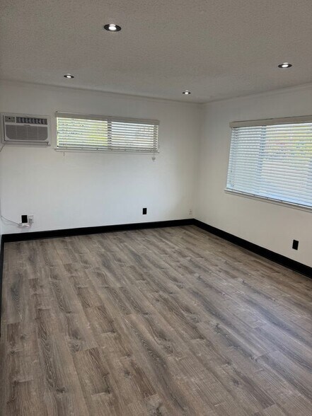 Building Photo - 849 Opal Dr