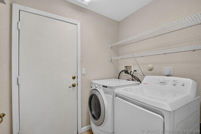 Building Photo - 1107 Big Torch St