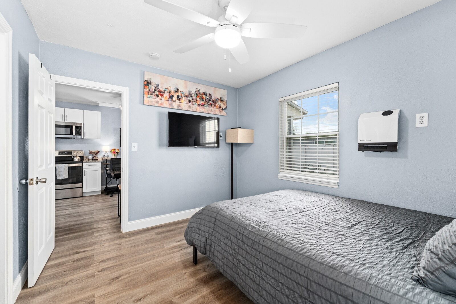 Spacious Bedroom - 401 S Mars Ave