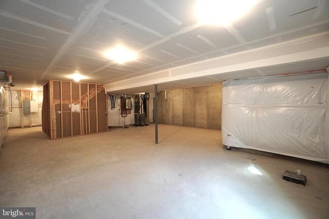 Building Photo - 612 America Dr