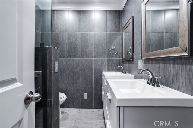 Building Photo - 1014 E Carson St