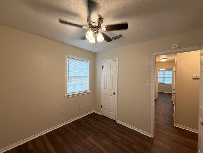 Building Photo - 308 Sorrell Dr