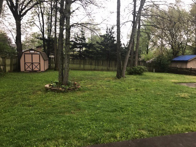 Building Photo - 3 Bedrooms! 2 Living Areas!  East side Spr...