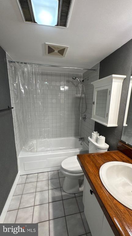 Building Photo - 5909 Tamar Dr