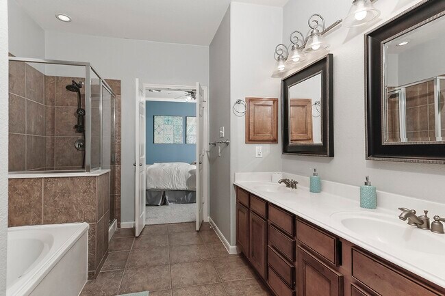 Building Photo - 43 Crocus Petal St