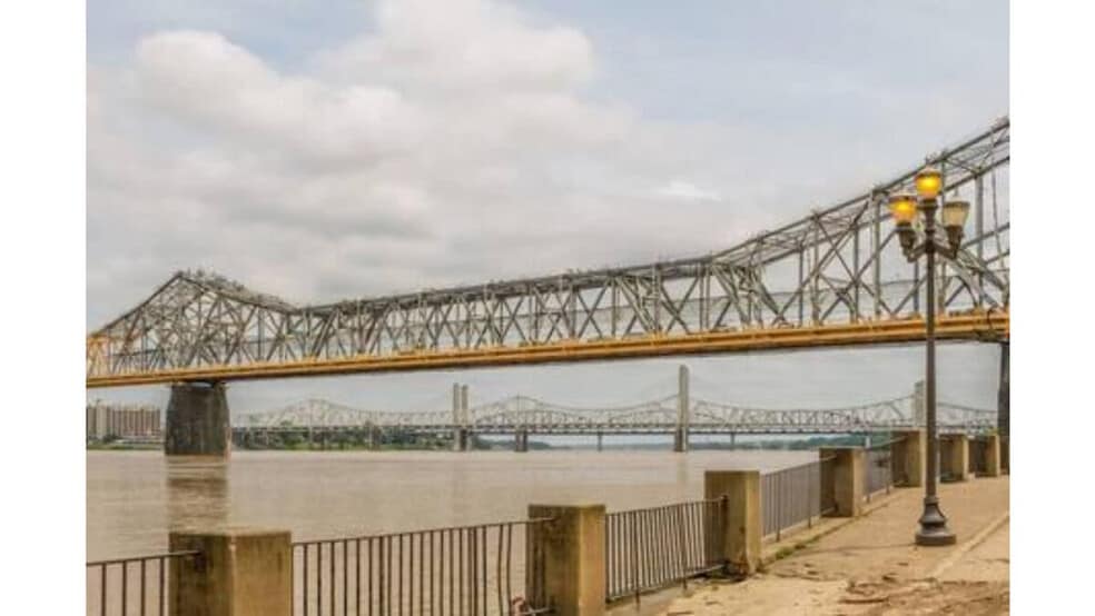 Building Photo - 633 E Main St