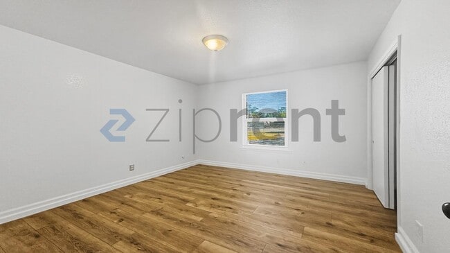 Building Photo - 4109 N Cornelia Ave