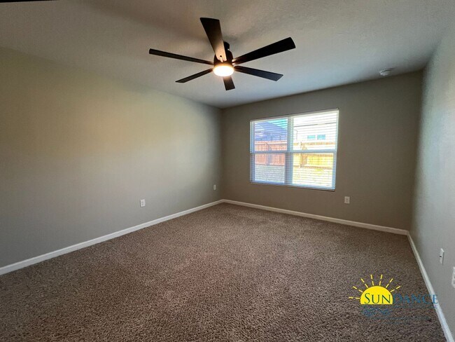 Building Photo - Gorgeous 4 Bedroom Home in Crestview!