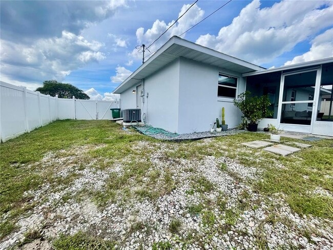Building Photo - 2107 E Atmore Cir
