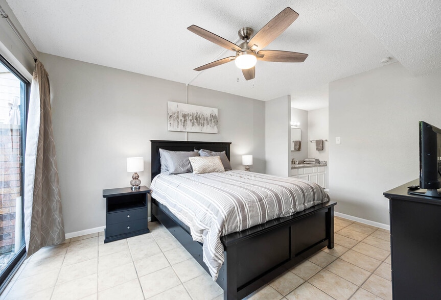 Master Bedroom - 200 Pecan Dr