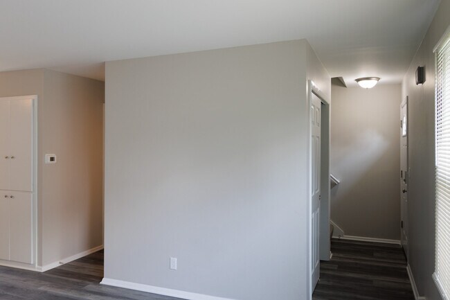 Building Photo - 3026 W Iona Terrace