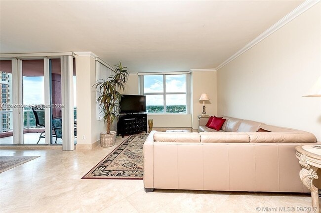 Building Photo - 2100 N Ocean Blvd