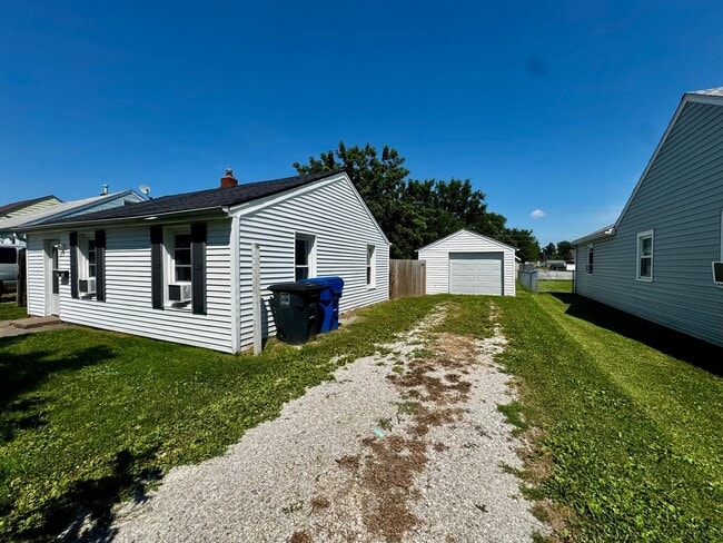 Building Photo - Newly Remodeled Home for Rent in Moline