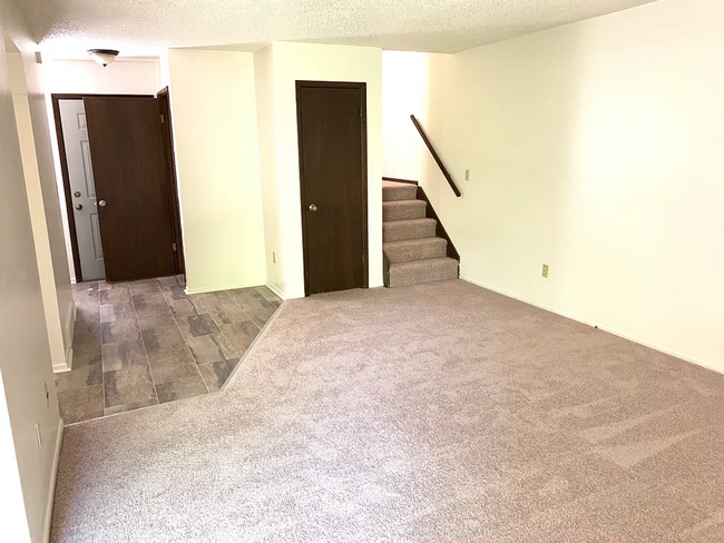 Building Photo - Pleasant Gunbarrel home 3/2.5/2 car