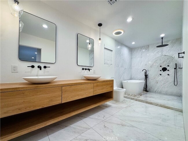 Building Photo - 22539 Dolorosa St