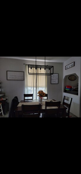 Building Photo - 757 Main Ave