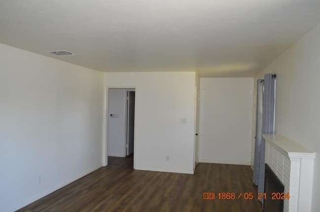 Building Photo - 930 S Rose St