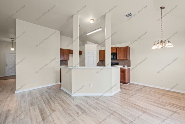 Building Photo - 7811 Redbrush