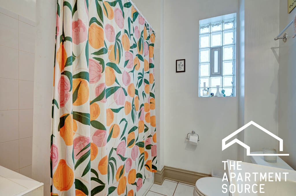 Building Photo - 882 N Marshfield Ave