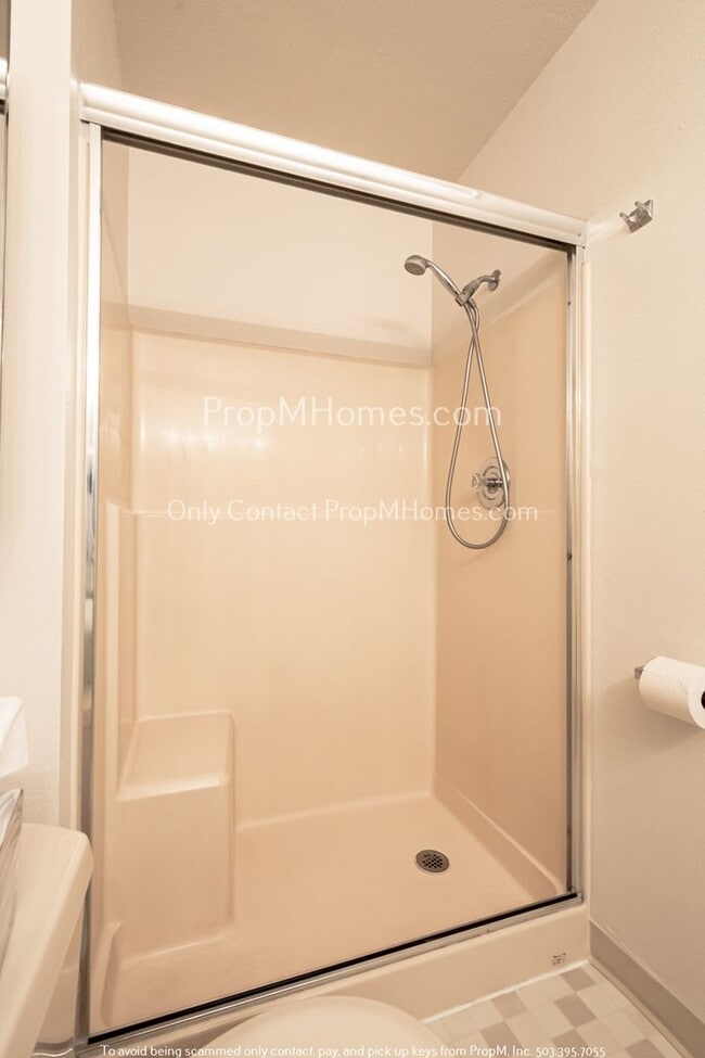 Building Photo - Three Bedroom Plus Bonus In West Linn - Sunset!