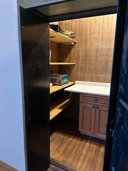 Building Photo - 419 E Grand Ave