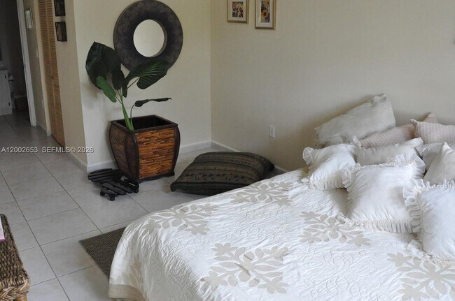 Building Photo - 7330 NW 114th Ave