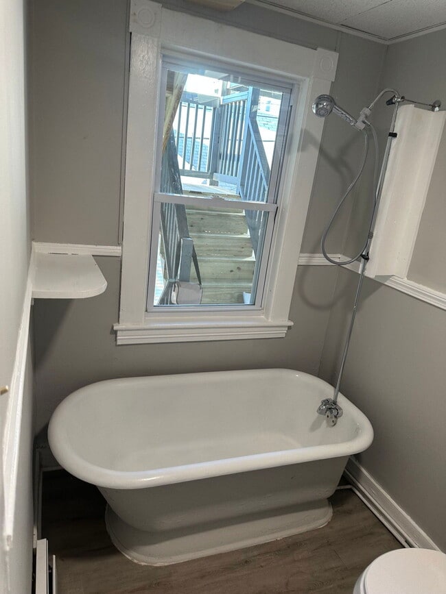 Building Photo - 541 Pine St