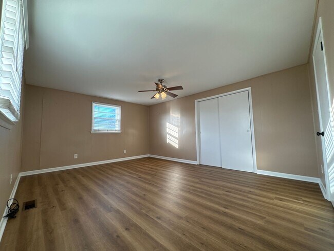 Building Photo - Charming 3BR Near MTSU & Downtown Murfreesboro