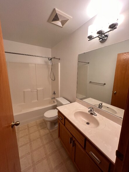 Building Photo - 54 Meadowlark Dr