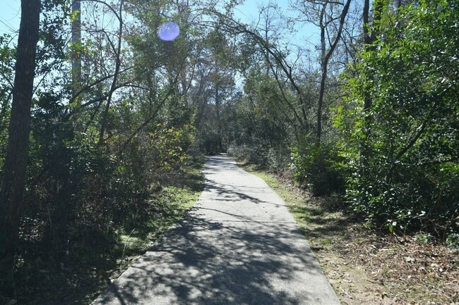 Building Photo - 26 Yewleaf Rd