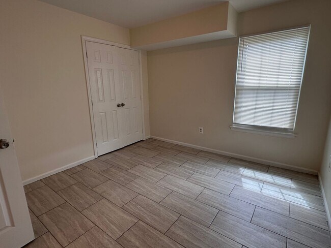 Building Photo - 6913 Malachite Pl