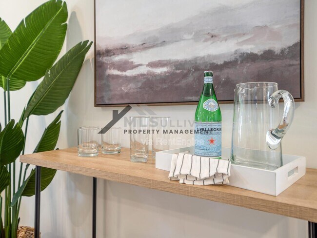 Building Photo - 1010 Cole St