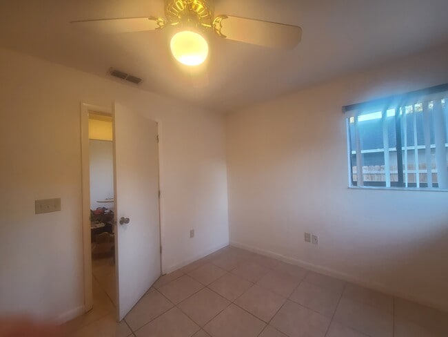 Building Photo - 2842 SW 38th Pl