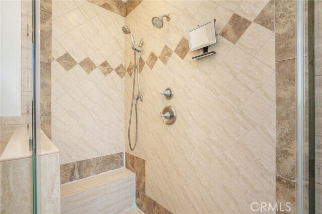 Building Photo - 2005 Robinson St