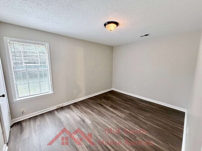 Building Photo - 4505 Villagreen Dr