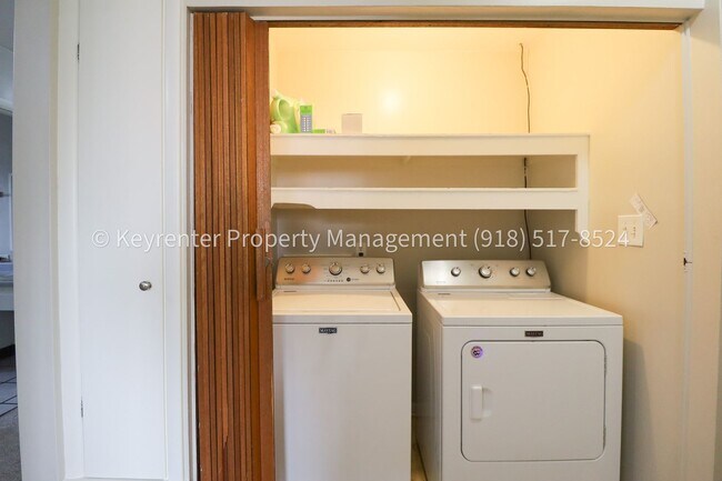 Building Photo - LOCATION LOCATION LOCATION!! Brookside Gem Available Immediately!