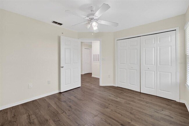 Building Photo - 5467 Vineland Rd