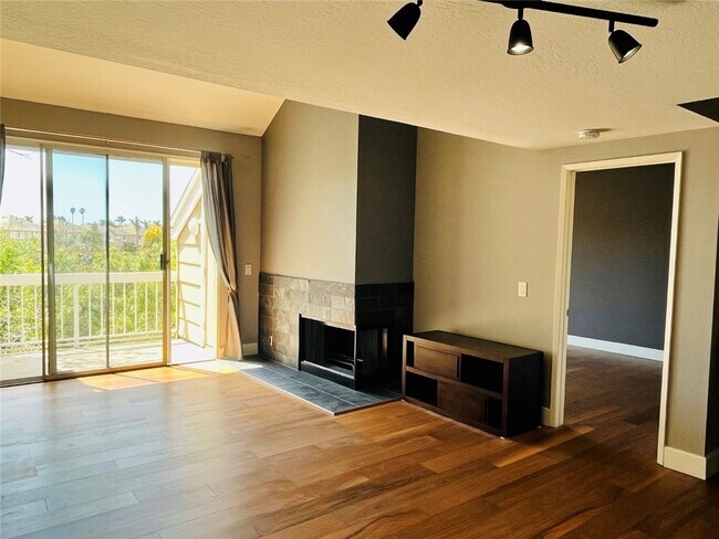 Building Photo - 20191 Cape Coral Ln