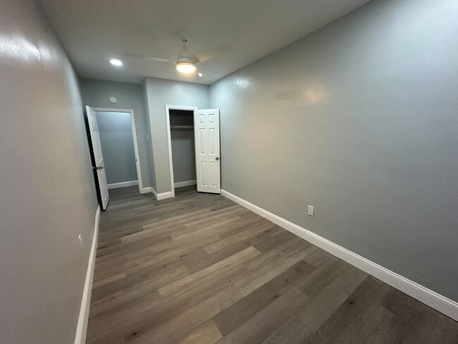 Building Photo - 1828 W Eleanor St