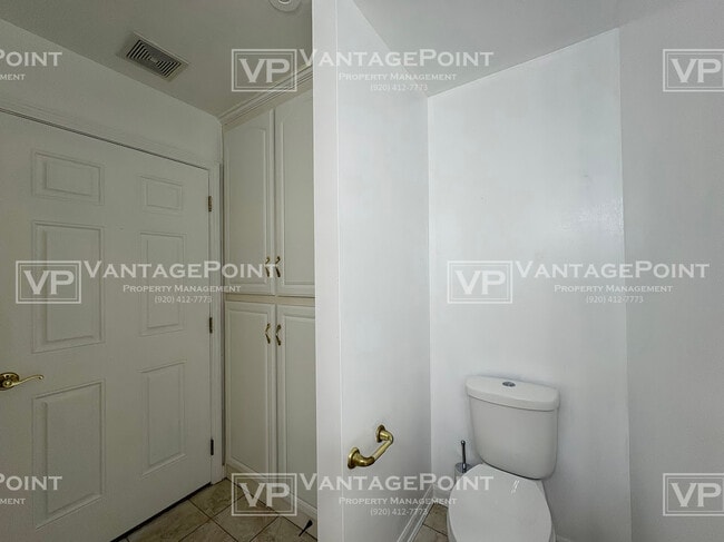Building Photo - 1684 Twin Lakes Cir