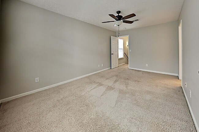 Building Photo - 213 Shadow Glen Dr