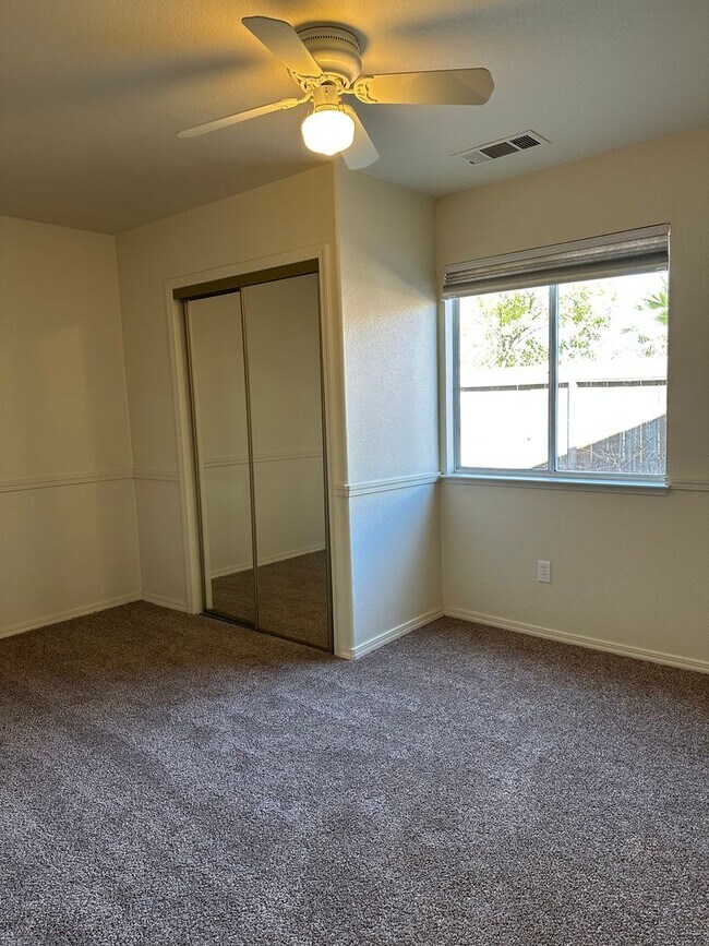 Building Photo - 4 BED 2 BATH HOME IN THE RAVENWOOD SUBDIVISION