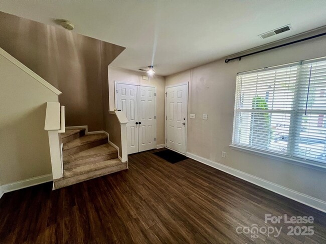 Building Photo - 520 Jakes Ridge Ln