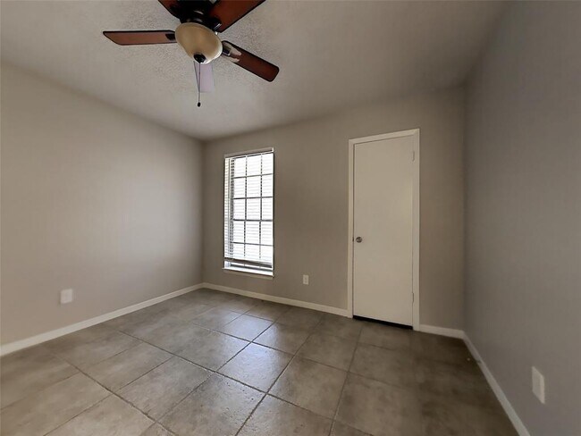 Building Photo - 23926 Spring Day Ln
