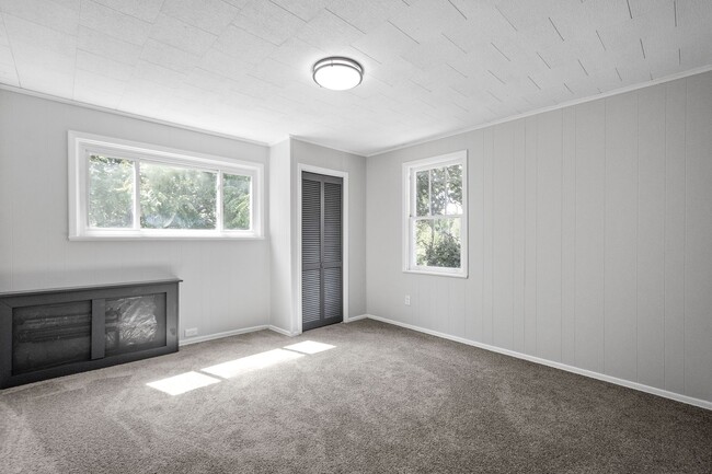 Building Photo - STUNNING 4 BEDROOM IN SHERADEN! SPACIOUS R...