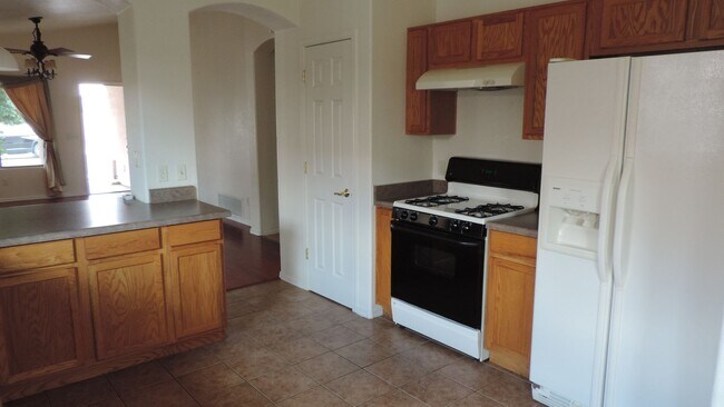 Building Photo - Chaparral Village North 3 bedroom home