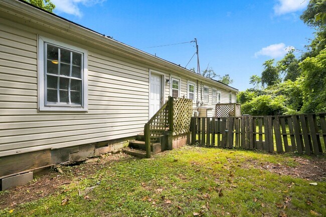 Building Photo - 1202B Cline Ave