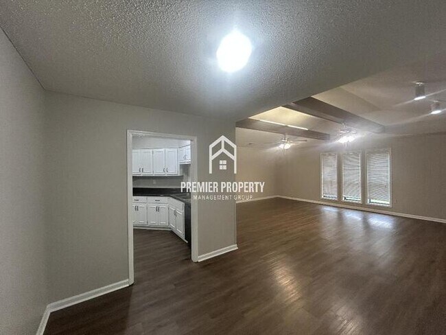 Building Photo - 7376 Hollorn Ln